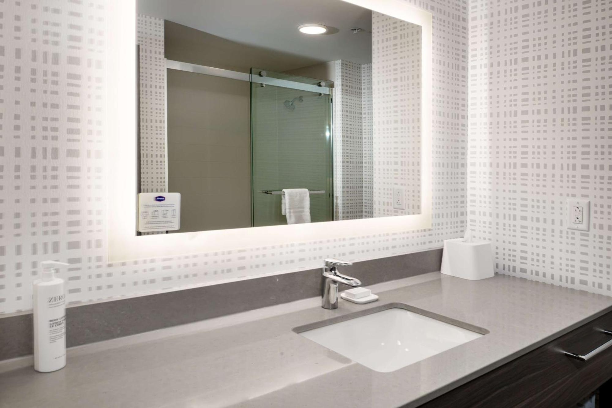 Hampton Inn By Hilton St Louis Airport Woodson Terrace ภายนอก รูปภาพ