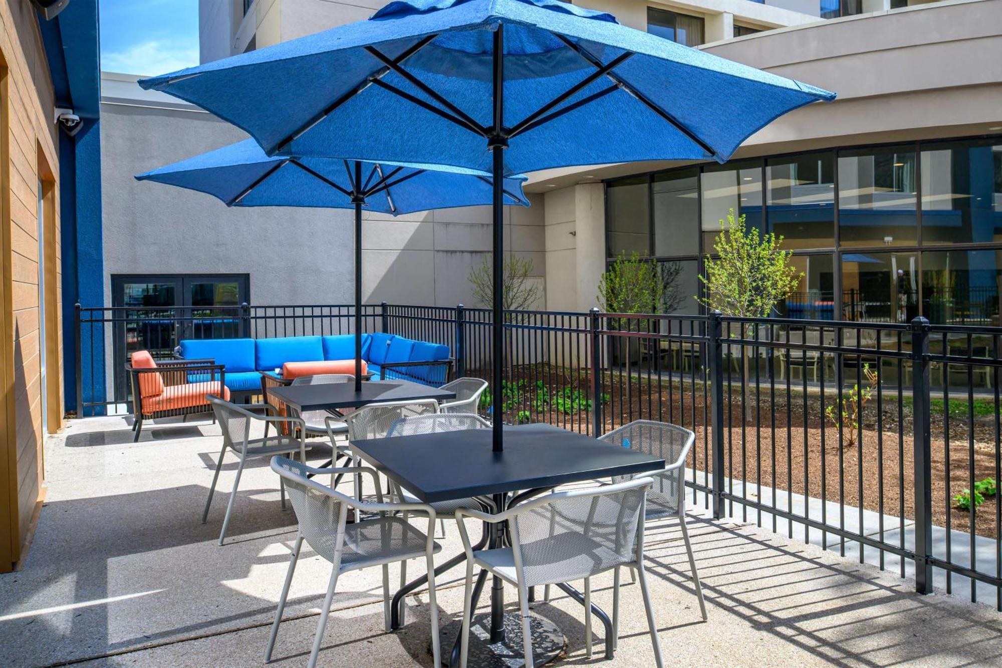 Hampton Inn By Hilton St Louis Airport Woodson Terrace ภายนอก รูปภาพ
